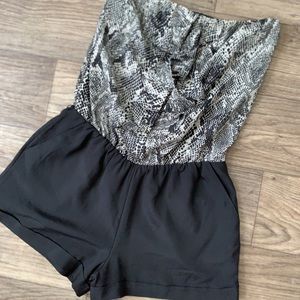 EUC Womens Express Romper